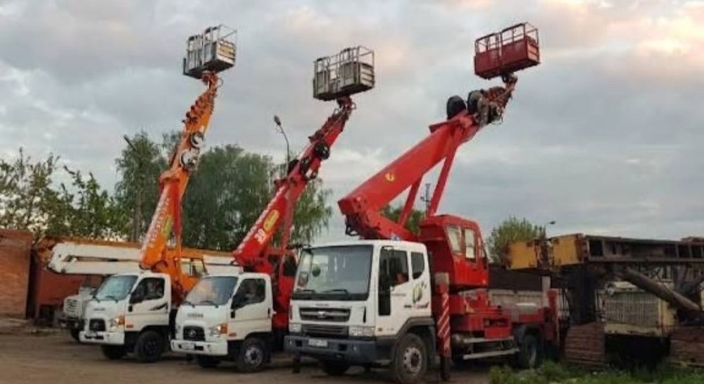 Услуги автовышки Монтаж автовышкой 
Автовышка для рекламы