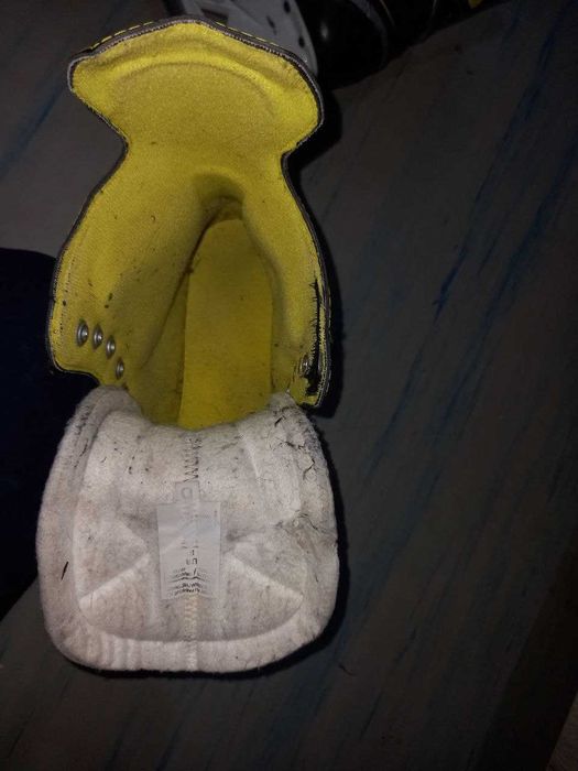 Продам хоккейные коньки CCM размер D8, или на наш 39-40.