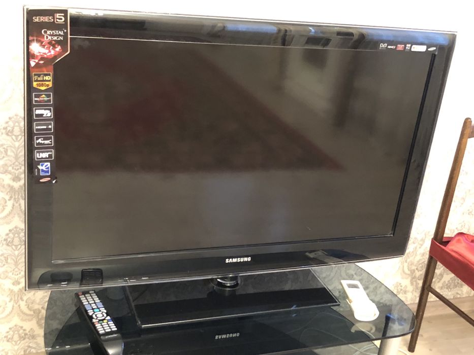 Телевизор Самсунг большой с подставкой вместе