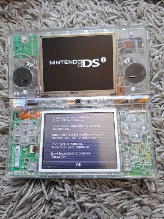 Consola Nintendo DSI, cu 2 cutie utilizata sau la schimb