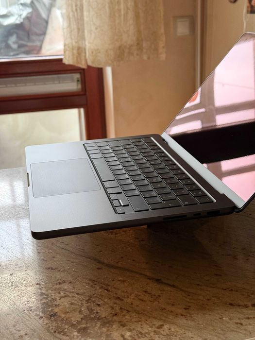 Перфектен MacBook Pro 14" с Apple M3 Pro 512 GB