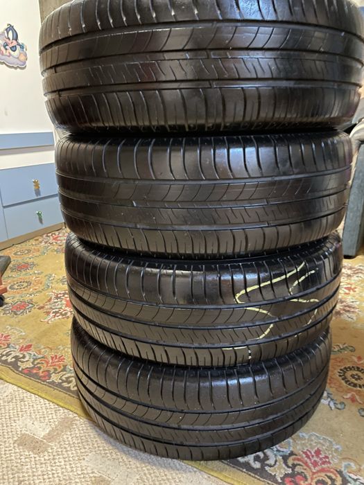 Vand anvelope de vara Michelin intr-o stare buna .