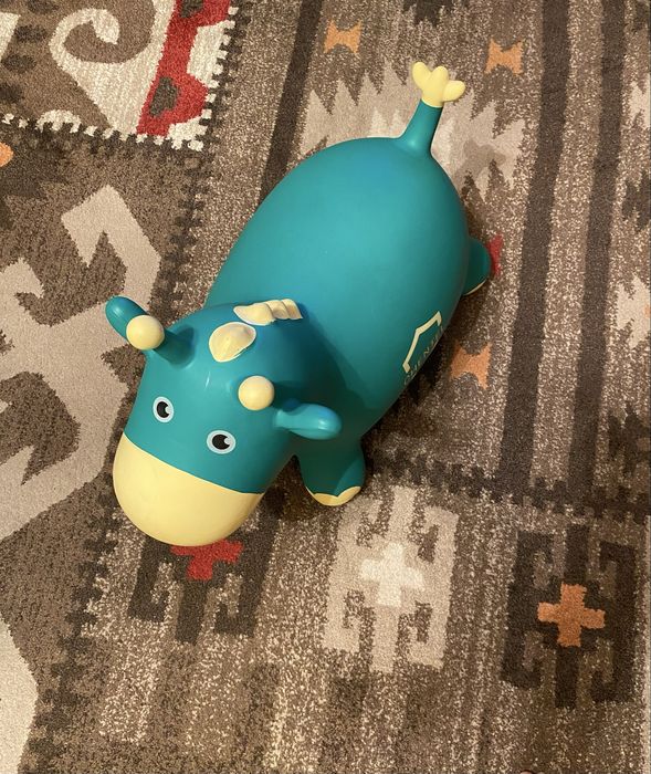 Продам машинку и ослика