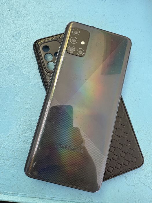 Продаю Samsung A51 торг