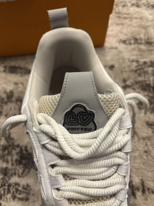 Lv skates grey&white