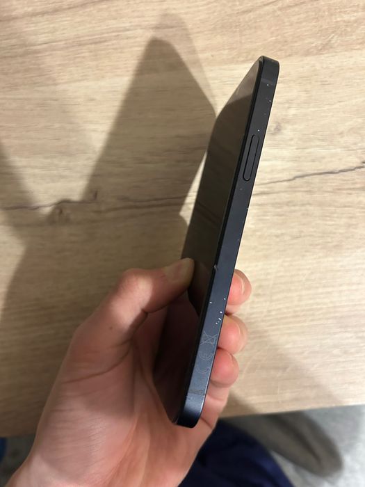 Продавам iPhone 12