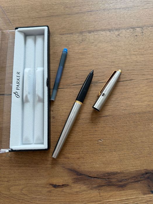 Писалка Parker заедно с пълнител