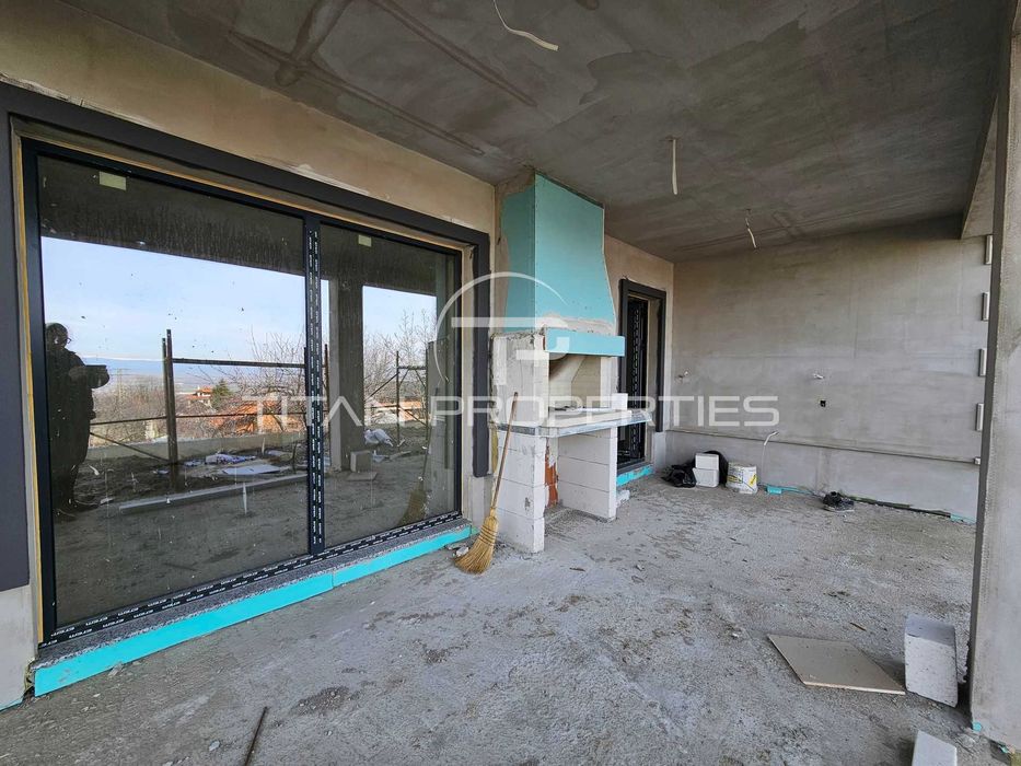 Двуетажна къща Белащица