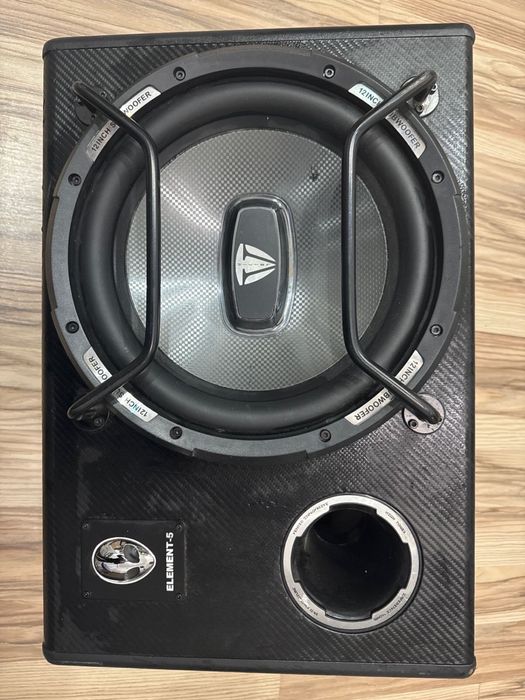 автомобильный сабвуфер Element-5 (12”) с встроенным усилителем.