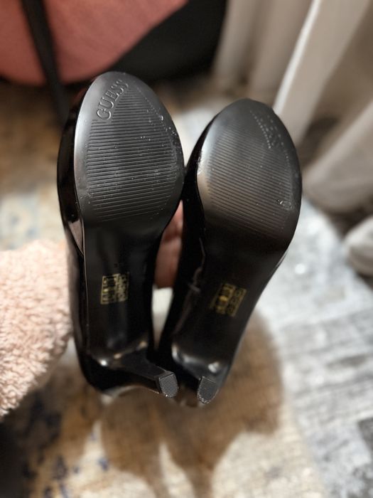 Лачени високи обувки Guess