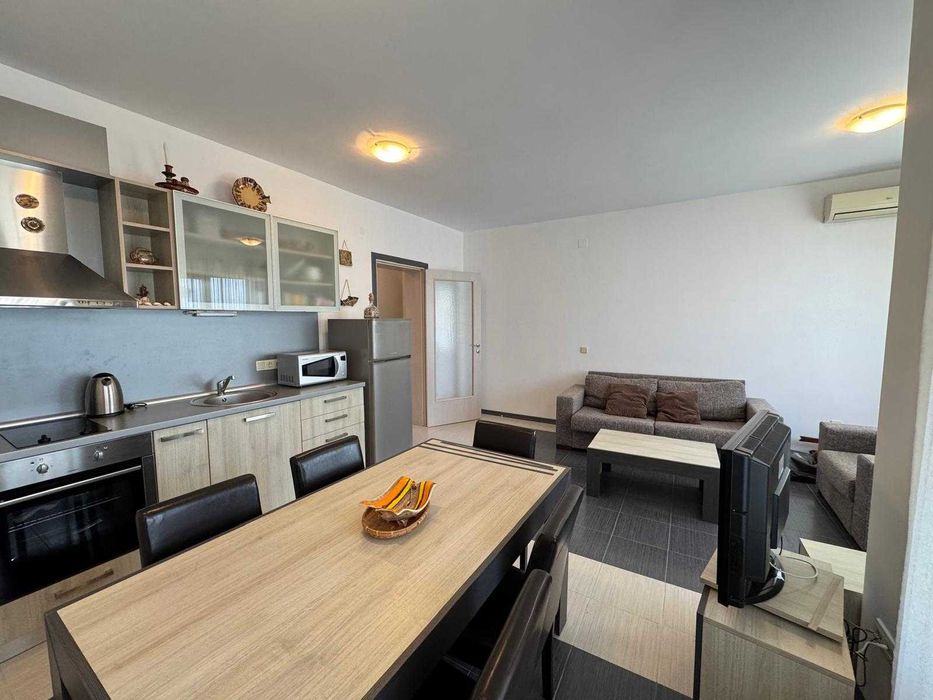Продава се Тристаен апартамент в Черноморец - 85 кв.м за 780 €/кв.м - Снимка #5