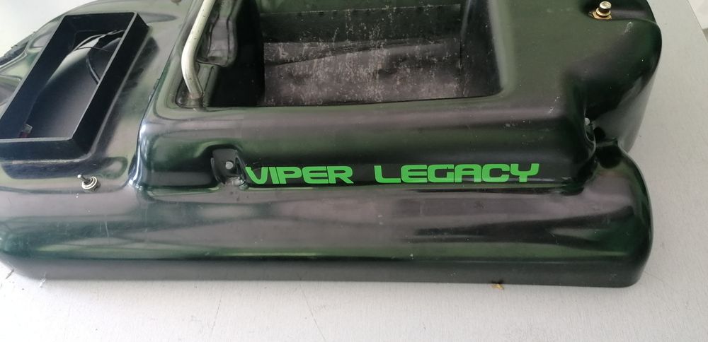 Корпус за лодка за захранка