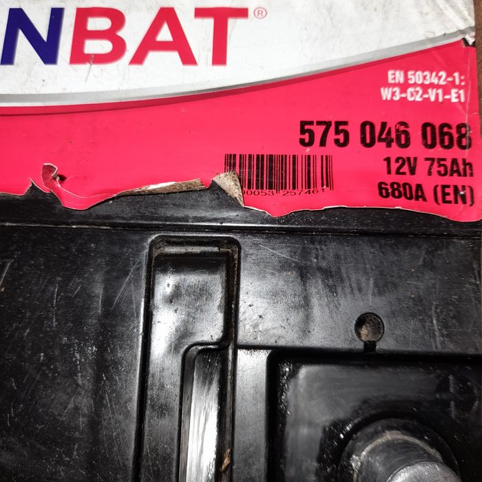 ACUMULATORI =( baterii )auto .