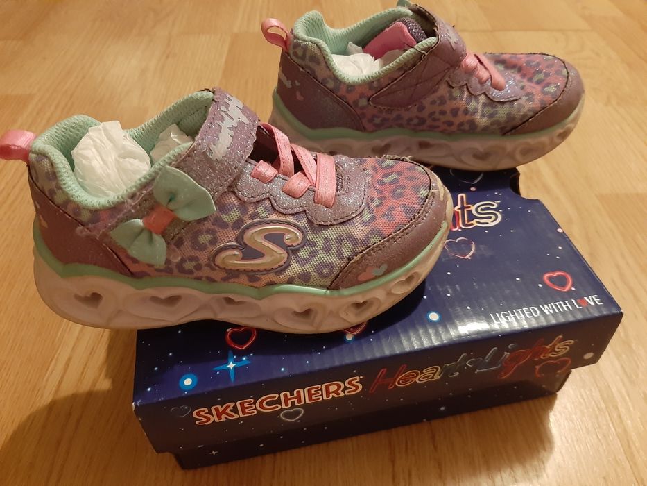 Adidasi Skechers fete marimea 25 fara lumini, folosiți