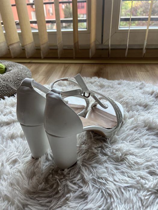 Чисто нови обувки