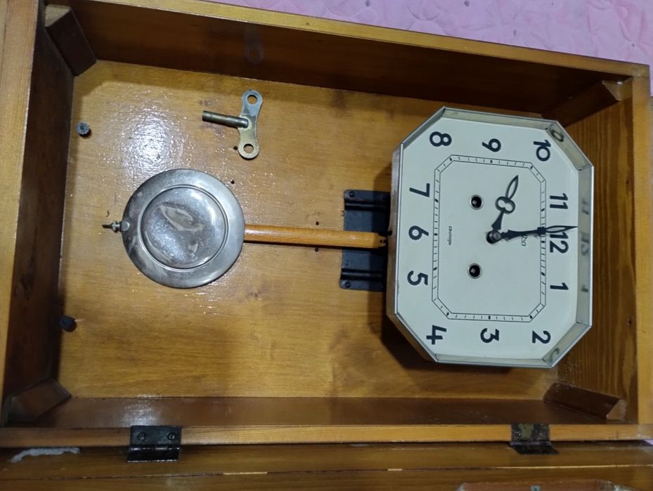 Часы настенные .35 тыс