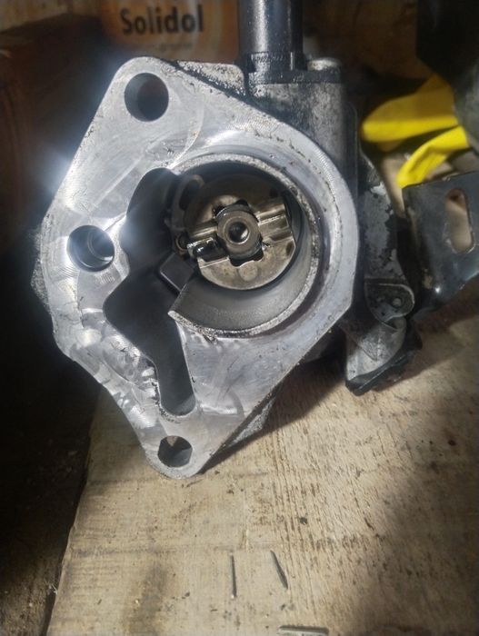 Вокумный насос на Дастер