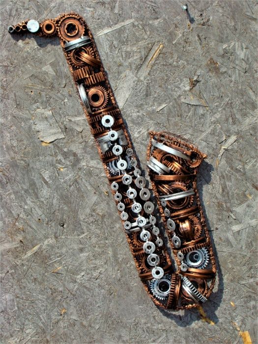Sculptura saxofon din fier- Razvan GHITA. marime reala