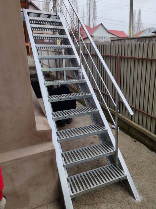 Scari metalice zincate de exterior