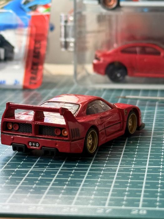 Hotwheels Ferrari F40 Custom 1:64