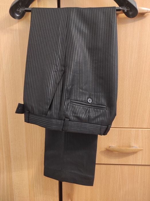 De vânzare costum băiat/barbat, marimea 44