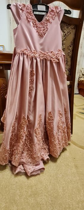 Продаю платье на девочку