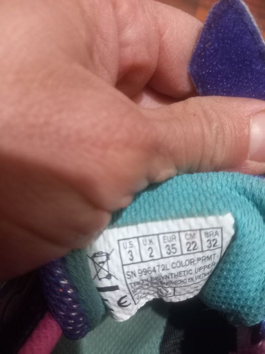 Adidași skechers mărimea 35