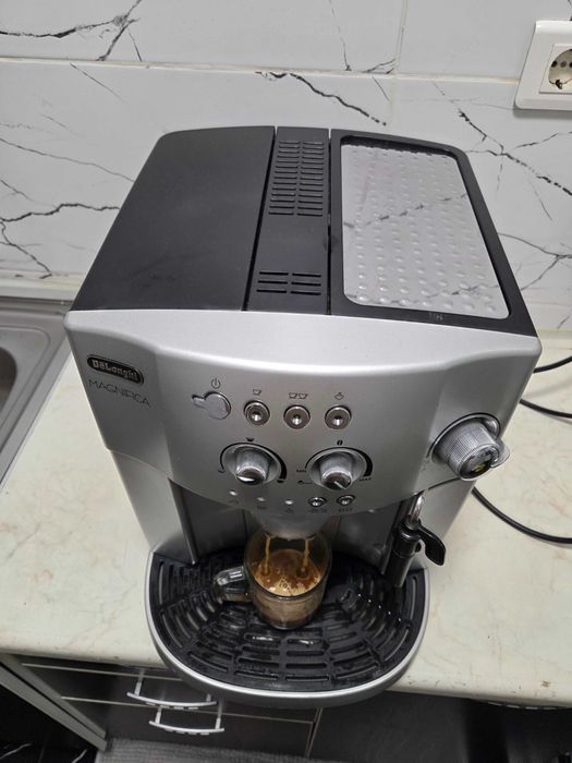 Espressor Automat DeLonghi Magnifica ESAM4200.S Aparat cu Cafea Boabe