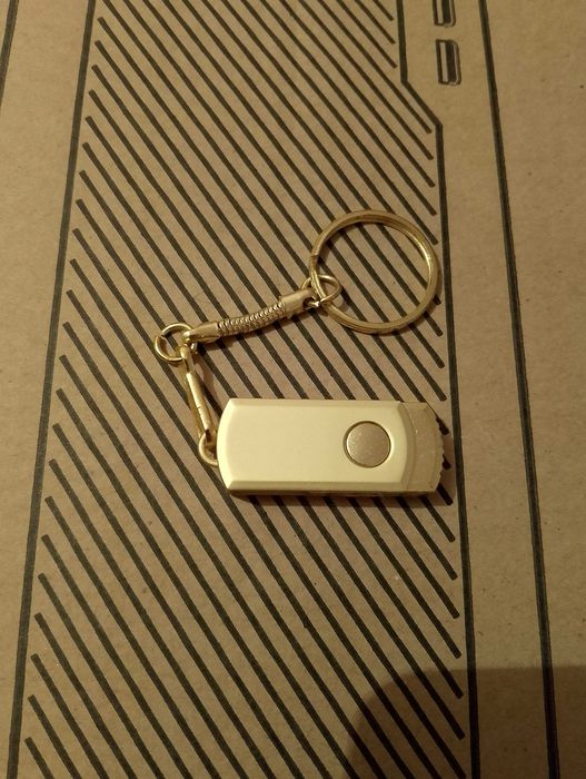 Продам флешку новую