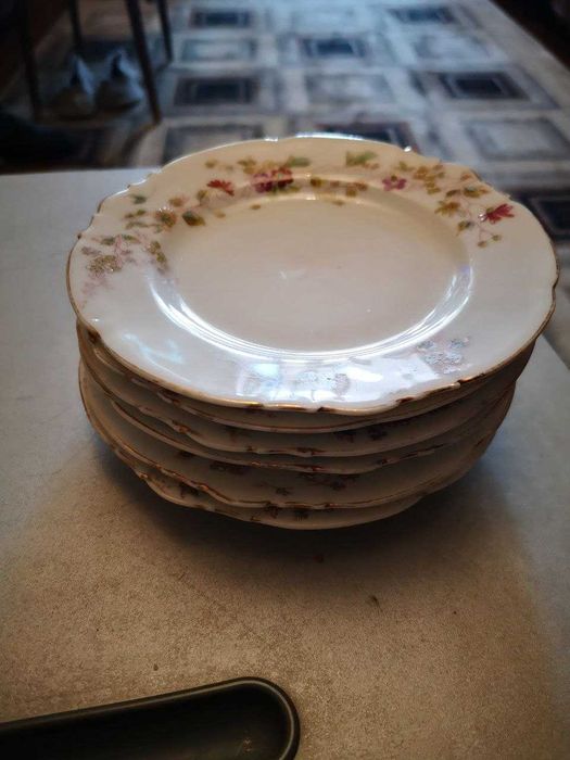 Антикварные тарелки.