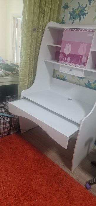 Продам стол  школьный компьютерный