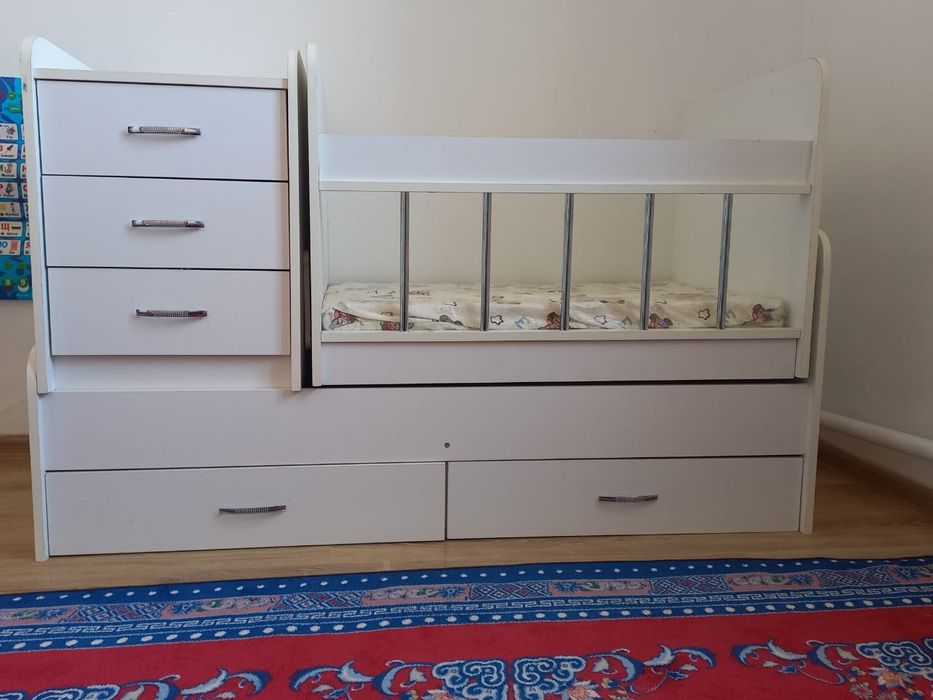 Продается манеж-кровать