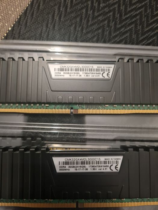 KIT memorii 64GB (2X32GB) DDR4 3000Mhz CORSAIR Vengeance LPX
