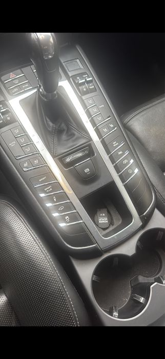 Porsche Macan 440 cp Turbo Performance avariat