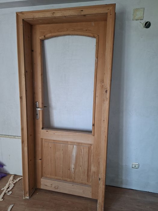 Продавам дървени врати