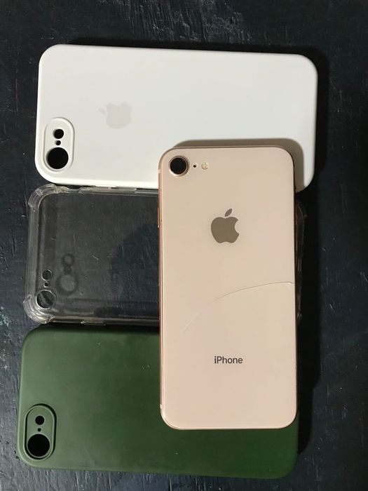 Айфон 8 продаю +чехла в подарок