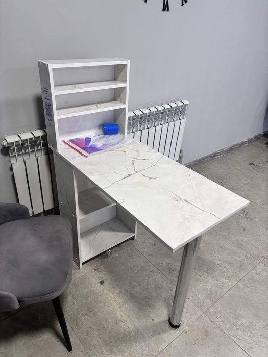 Маникюрный стол для мастеров