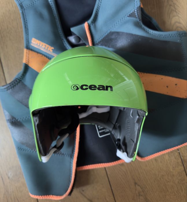 Каска за водни спортове Ocean Rhino – Shine Green