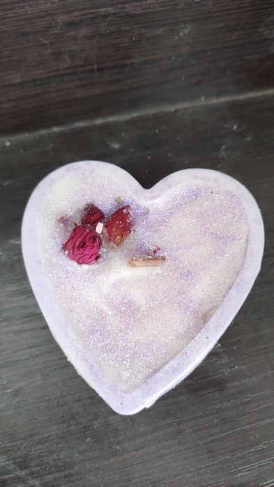 Свеча с ароматом розы в виде сердца
