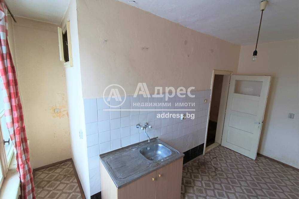 Продава се Тристаен апартамент в Разград, Център - 79 кв.м за 956 €/кв.м - Снимка #5