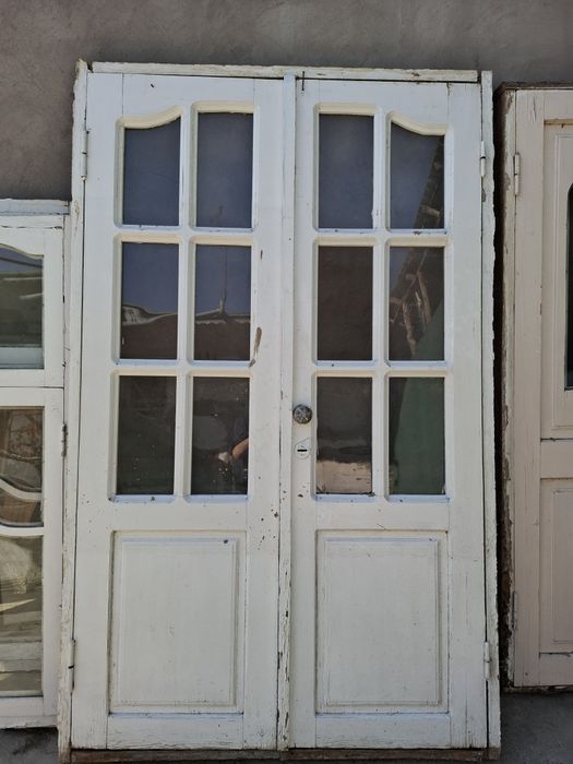 УТИН сотилади эшик ва ромлар.