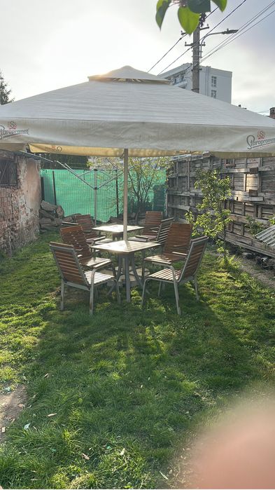 Vand mese de berarie si scaune