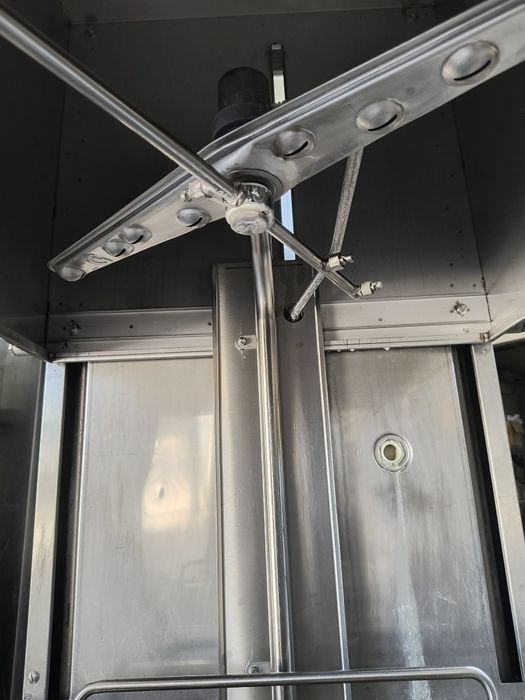 Конзолна съдомиялна -- Италия.