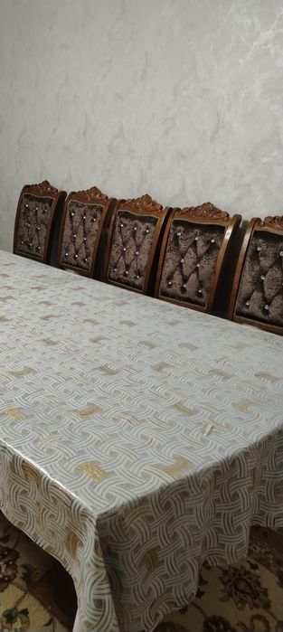 Продается большой стол и стулья