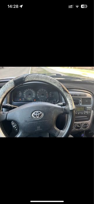 Машина Toyota Avensis