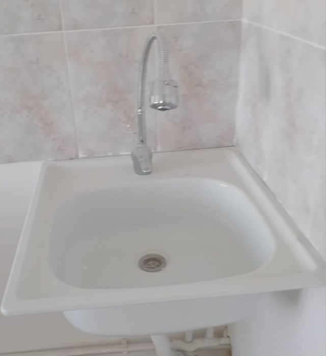 продается двери, ванна, ракковина, линолиум