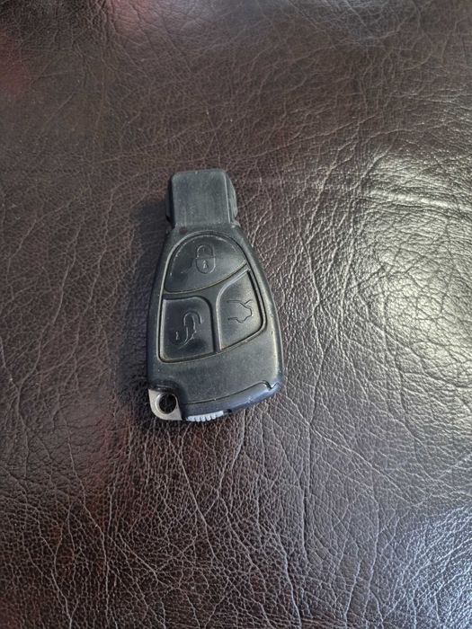 Ключ за  - Mercedes