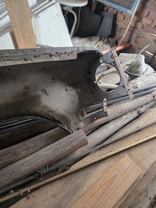 Волга. Газ 24 Преден калник