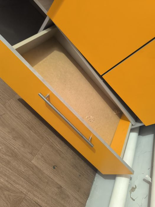 Срочно продам спальный детский гарнитур