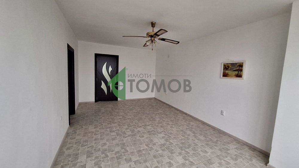 Много просторен и ремонтиран тристаен апартамент в кв. Три Чучура